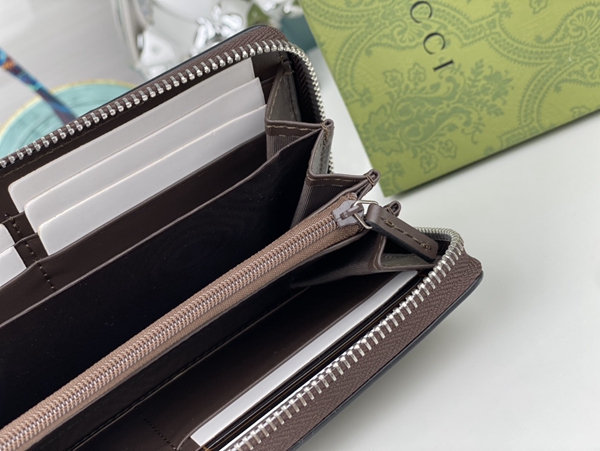 グッチ財布コピー着用イメージ